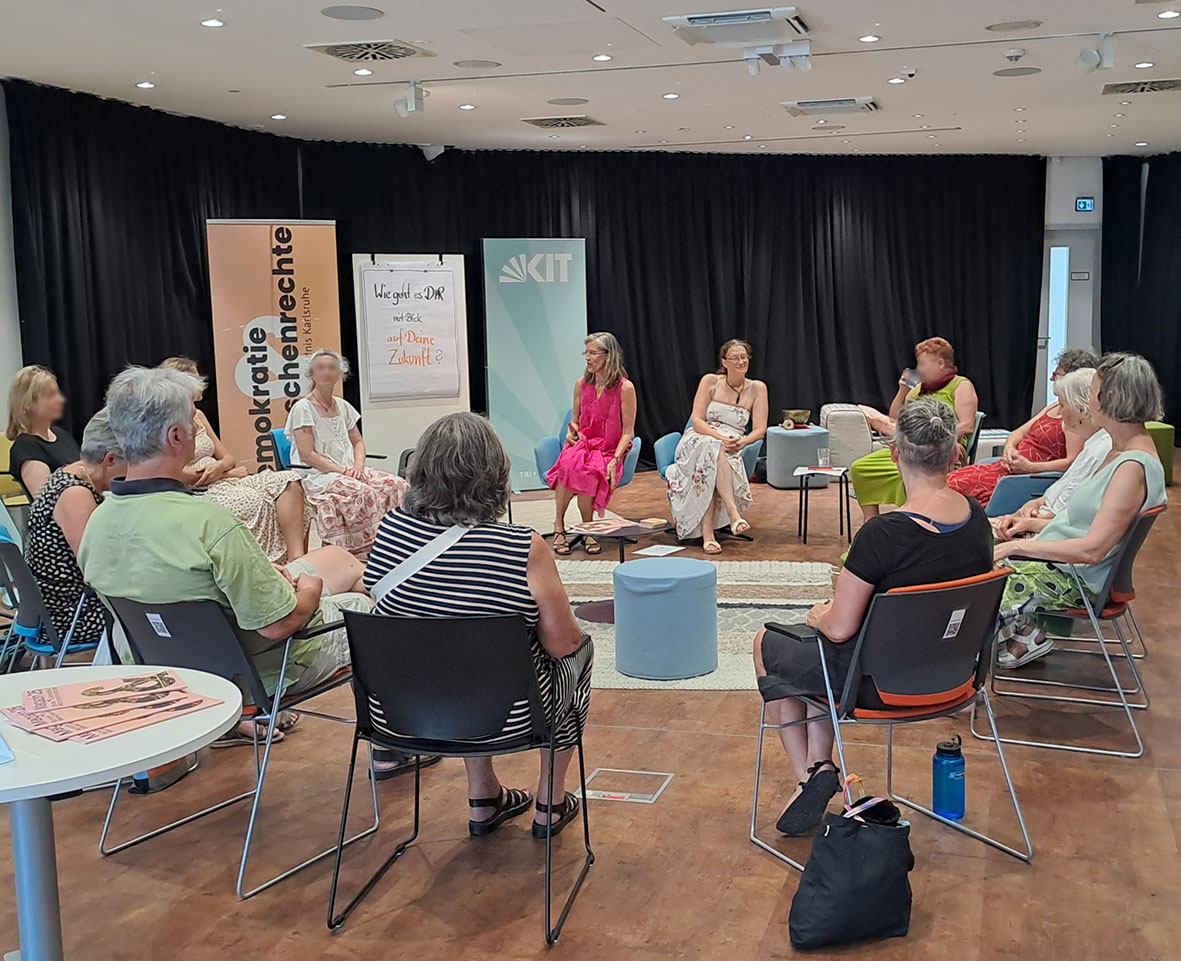 Gesprächsrunde im Stuhlkreis bei "Sprechen & Zuhören" im Triangel